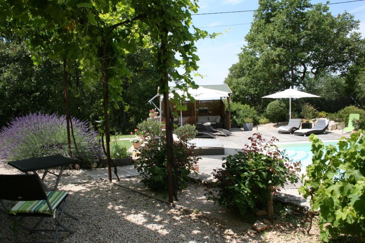 Le Mas Des Pierres Blanches Bed & Breakfast Venasque Exterior photo
