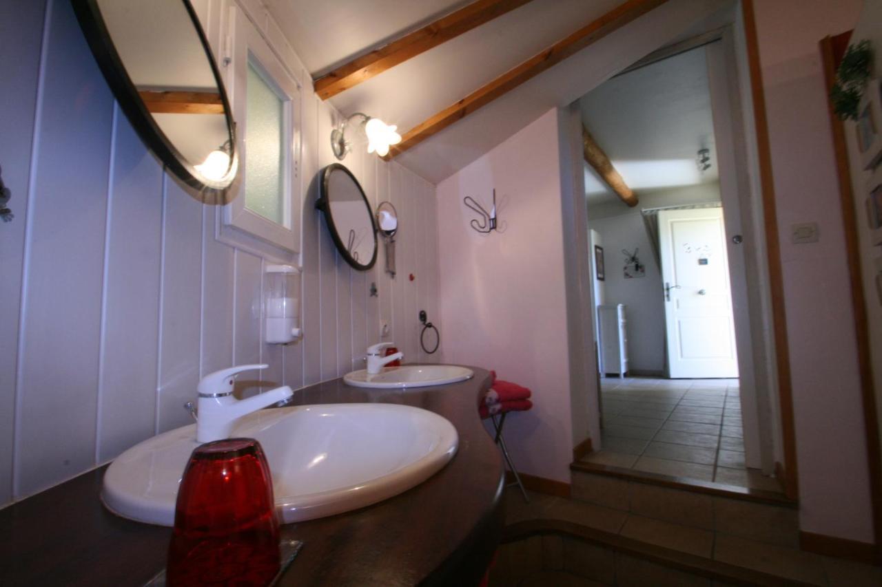 Le Mas Des Pierres Blanches Bed & Breakfast Venasque Exterior photo