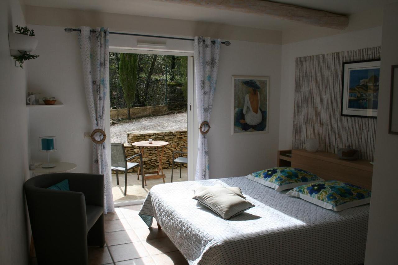 Le Mas Des Pierres Blanches Bed & Breakfast Venasque Exterior photo