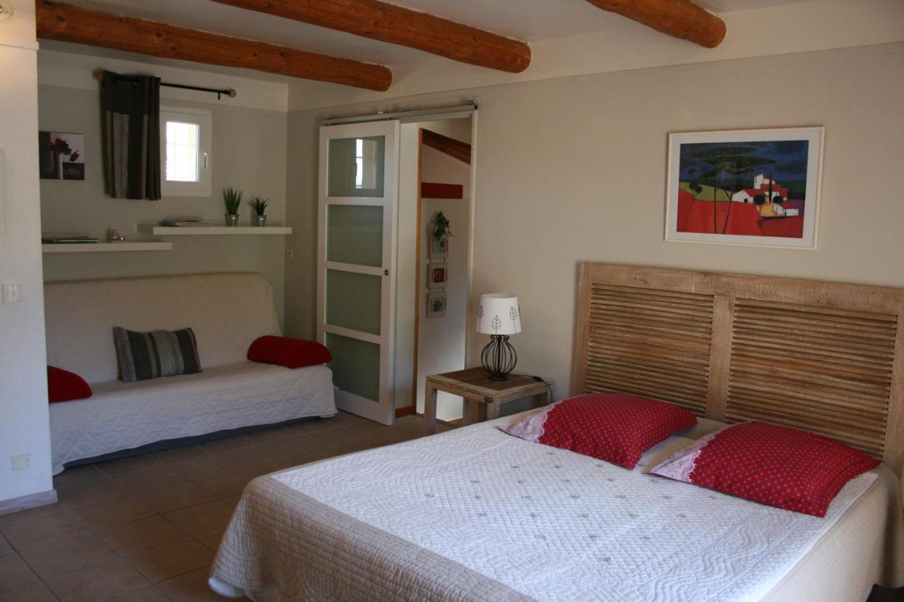 Le Mas Des Pierres Blanches Bed & Breakfast Venasque Exterior photo